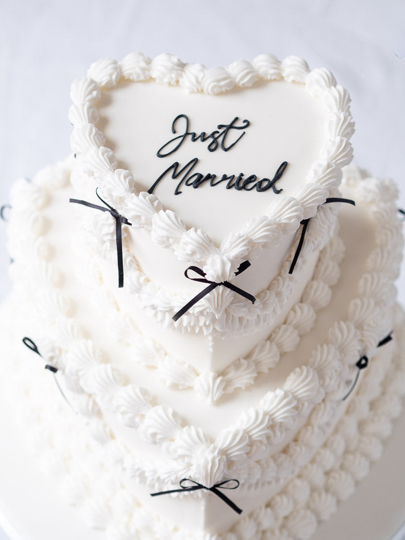 Vintage Heart shaped wedding cake 
